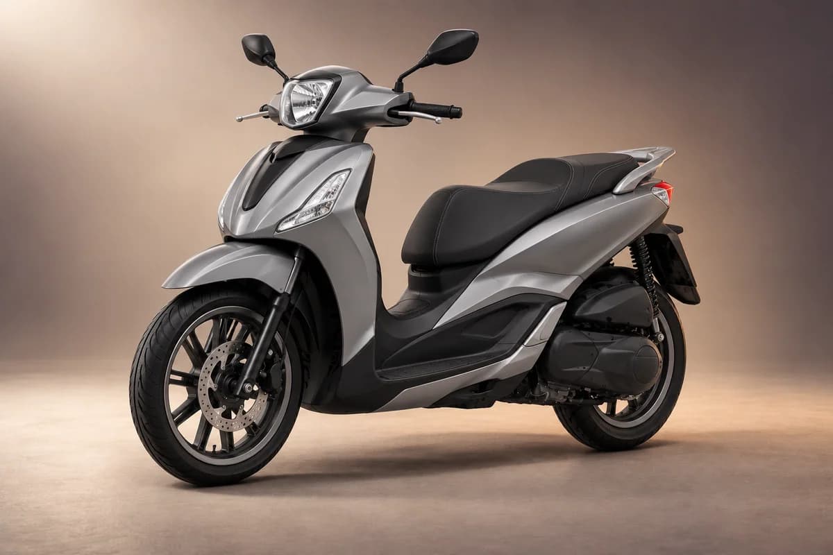 KI-generierte Studioillustration der Modellfamilie Piaggio beverly 310; tatsächliche Generation, Ausstattungsvariante, Farbe und Spezifikation muss der Vermieter bestätigen